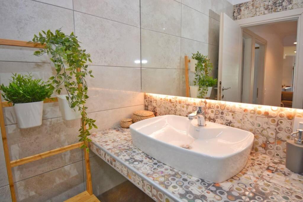 Potamos Deluxe White Apartment Ngoại thất bức ảnh