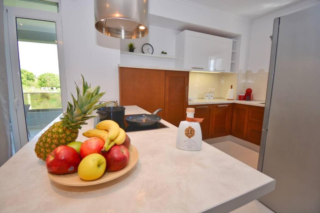 Potamos Deluxe White Apartment Ngoại thất bức ảnh