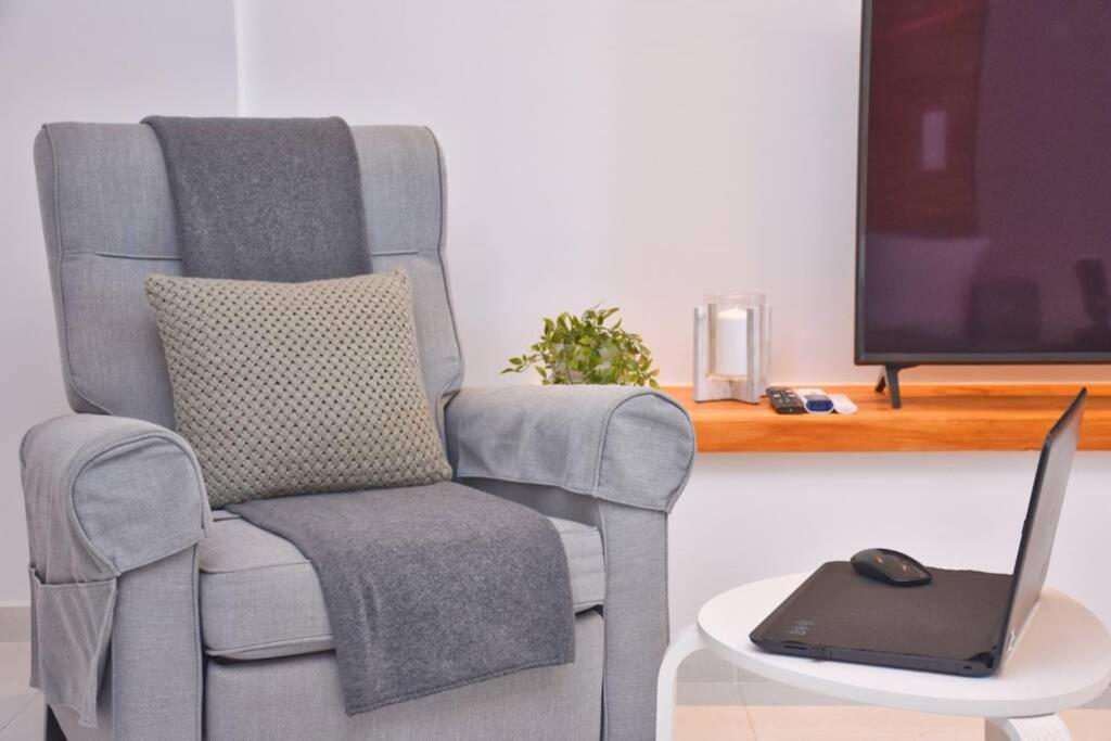 Potamos Deluxe White Apartment Ngoại thất bức ảnh